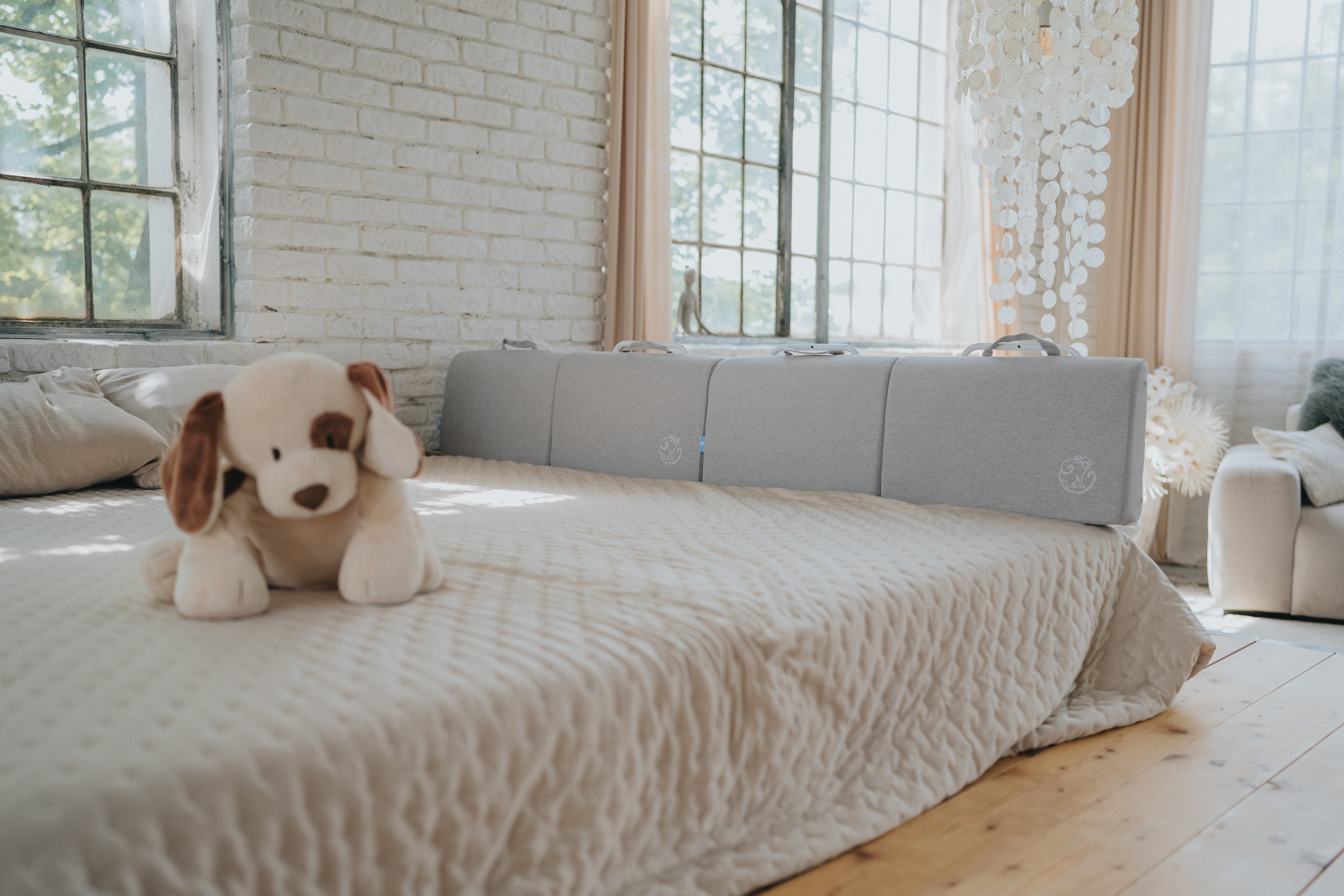 Barriera da letto da viaggio Monkey Mum® - aperta