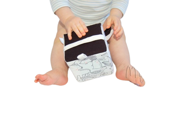 MyMoo Cubo sensoriale Busy cube - Animali di bosco/nero
